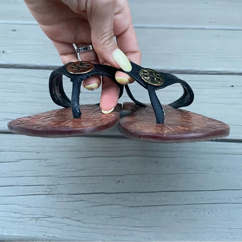 Tory Burch Thora black leather flip flop sandals size 7 M
